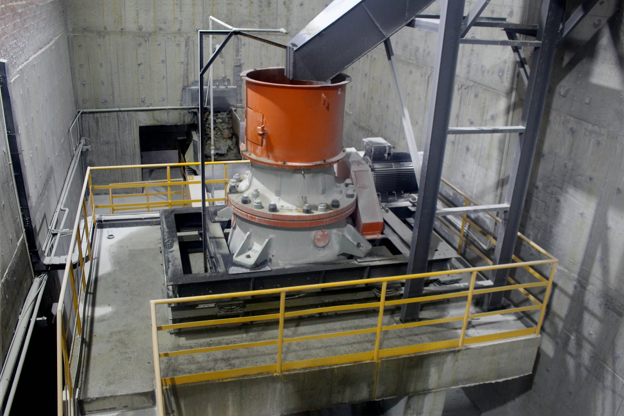 富林矿机丨圆锥破碎机堵料原因及预防措施